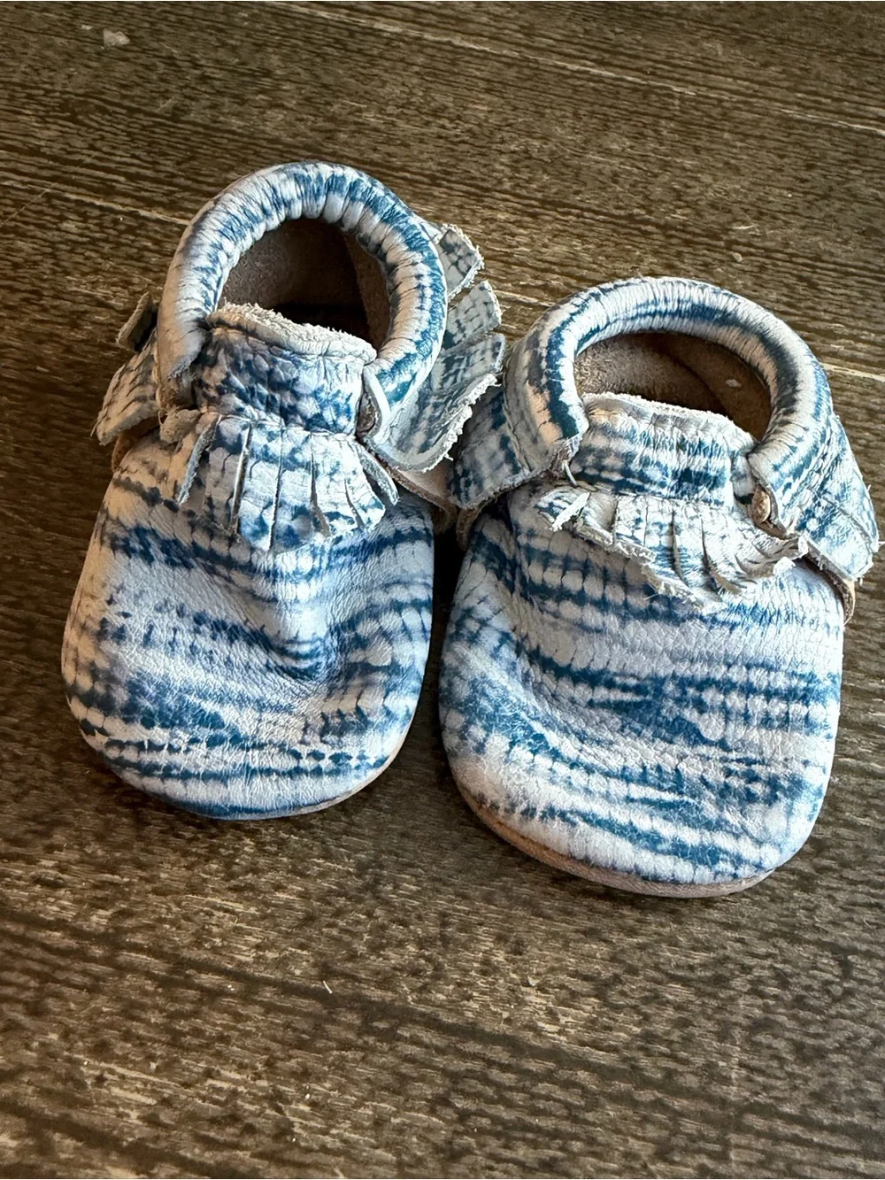 Freshly Picked Moccasins Blue Tie-Dye Baby Shoes Size 1 (6 weeks-6 months)
